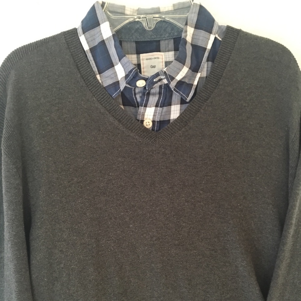 Gap Men’s V-Neck Sweater